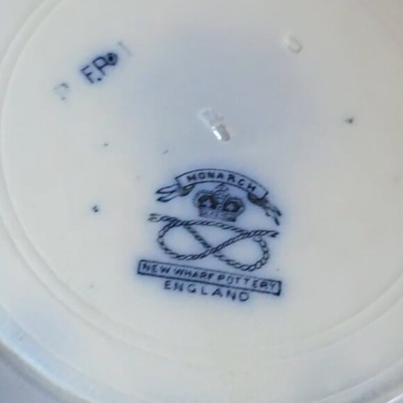 WALDORF BLUE FLOW Vintage 9" Pottery Cobalt Blue Pattern Plate from England - Picture 5 of 5